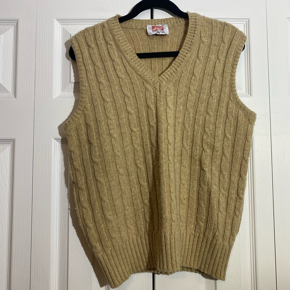 Men's V-Neck Cable Knit Sweater Vest - Tan